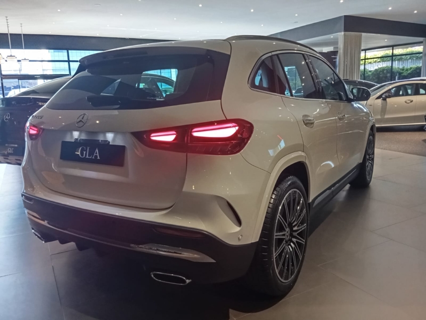 mercedes-benz gla 200 1.3 mhev amg line 7g-dct hibrido 5p automatico 202716
