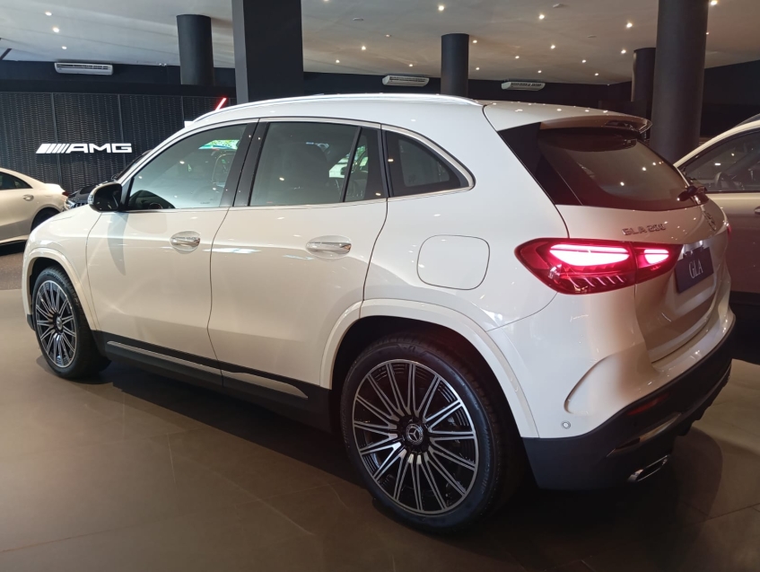 mercedes-benz gla 200 1.3 mhev amg line 7g-dct hibrido 5p automatico 202715