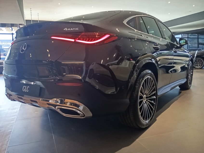 mercedes-benz glc 300 2.0 mhev amg line coupe 4matic 9g-tronic hibrido 5p manual 202614
