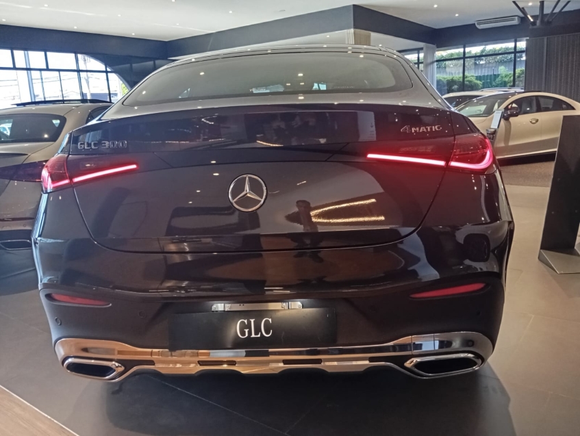 mercedes-benz glc 300 2.0 mhev amg line coupe 4matic 9g-tronic hibrido 5p manual 202613