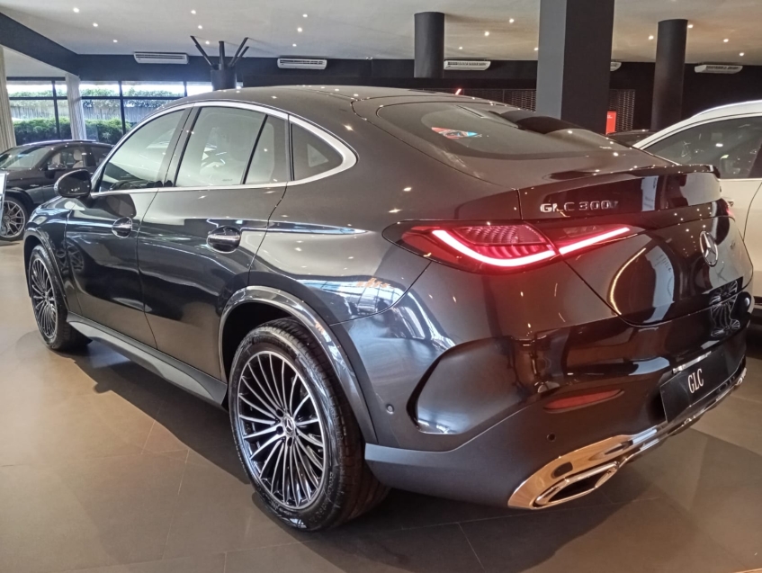 mercedes-benz glc 300 2.0 mhev amg line coupe 4matic 9g-tronic hibrido 5p manual 202615