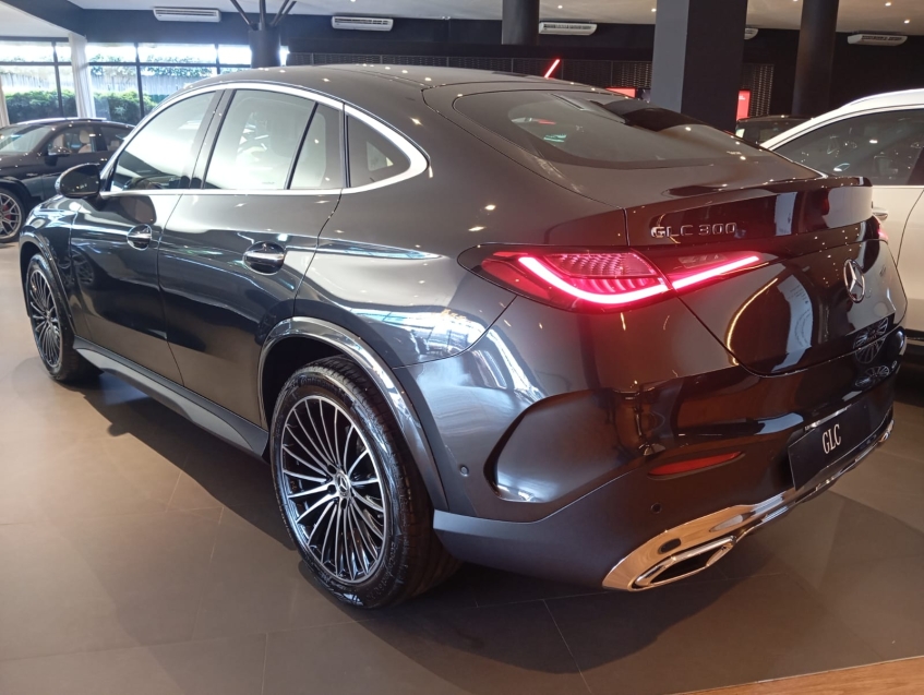 mercedes-benz glc 300 2.0 mhev amg line coupe 4matic 9g-tronic hibrido 5p manual 202612