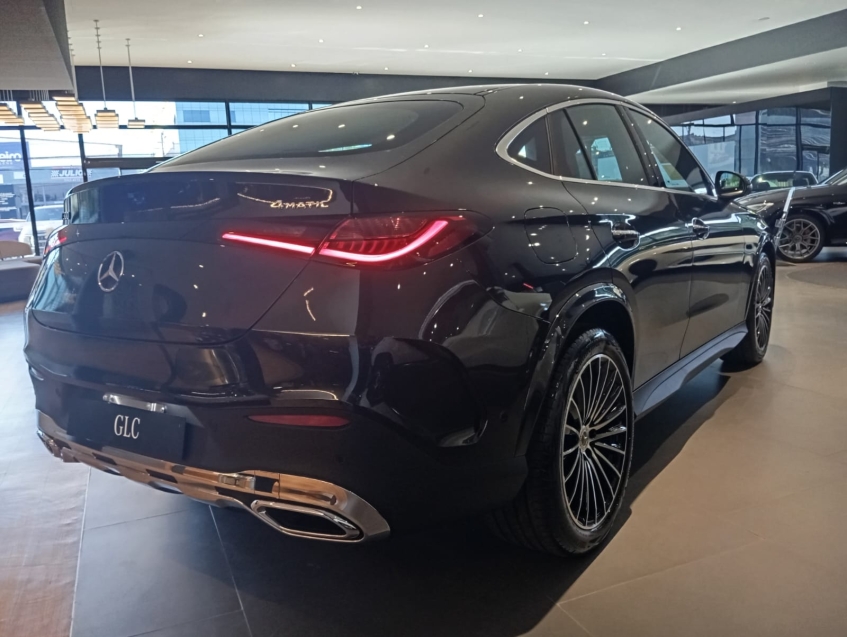 mercedes-benz glc 300 2.0 mhev amg line coupe 4matic 9g-tronic hibrido 5p manual 202611
