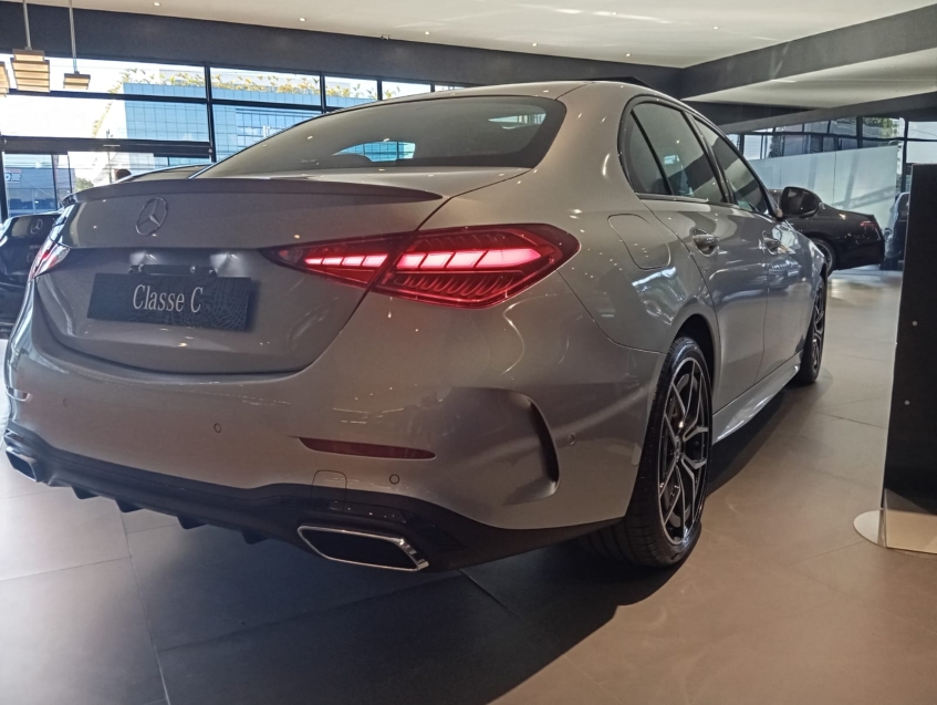 mercedes-benz c 300 2.0 eq boost hibrido amg line 9g-tronic 4p automatico 202616