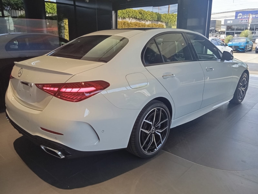 mercedes-benz c 300 2.0 eq boost hibrido amg line 9g-tronic 4p automatico 202612
