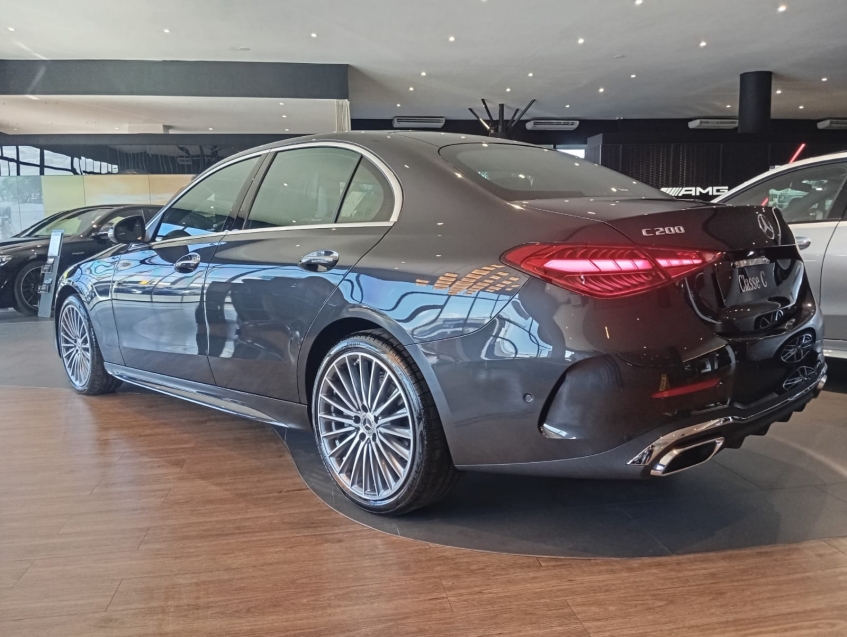 mercedes-benz c 300 2.0 eq boost hibrido amg line 9g-tronic 4p automatico 202614