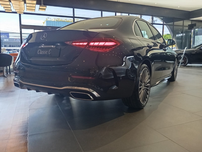 mercedes-benz c 300 2.0 eq boost hibrido amg line 9g-tronic 4p automatico 202613