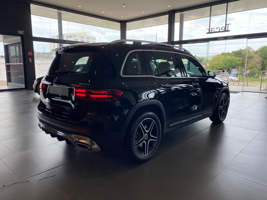 mercedes-benz glb 220 2.0 mhev amg line 4matic 8g-dct hibrido 5p automatico 2025