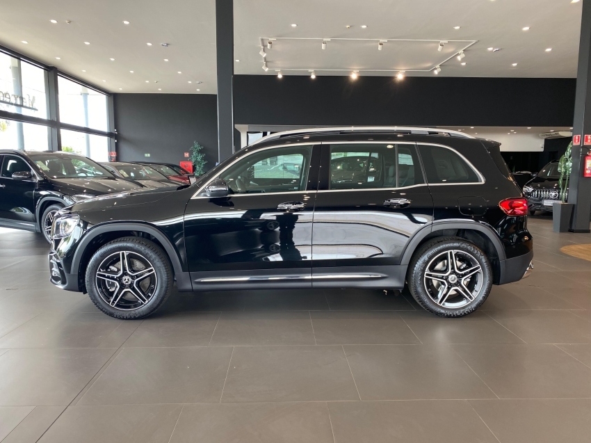 mercedes-benz glb 220 2.0 mhev amg line 4matic 8g-dct hibrido 5p automatico 2025