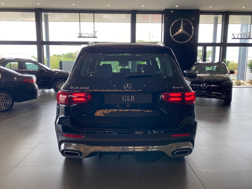 mercedes-benz glb 220 2.0 mhev amg line 4matic 8g-dct hibrido 5p automatico 2025