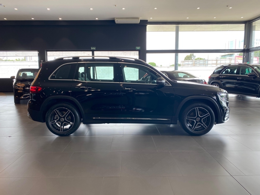 mercedes-benz glb 220 2.0 mhev amg line 4matic 8g-dct hibrido 5p automatico 2025