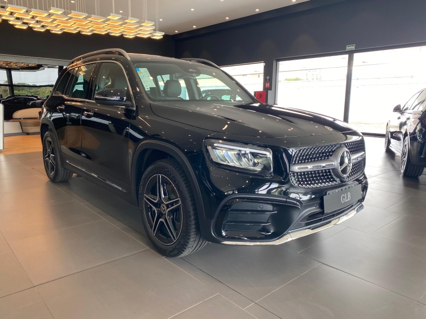mercedes-benz glb 220 2.0 mhev amg line 4matic 8g-dct hibrido 5p automatico 2025