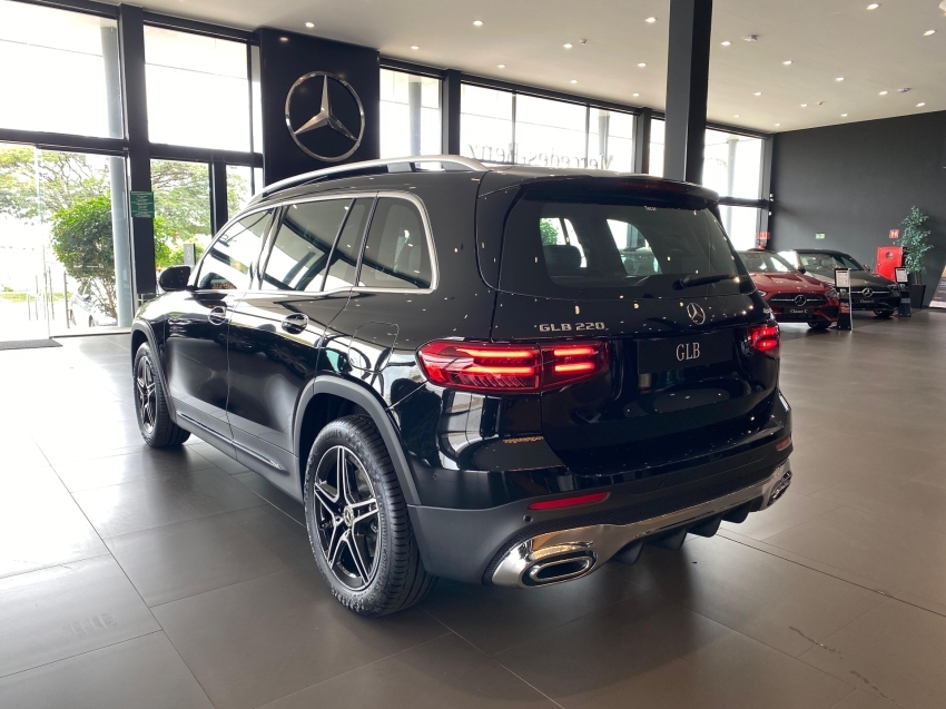 mercedes-benz glb 220 2.0 mhev amg line 4matic 8g-dct hibrido 5p automatico 2025