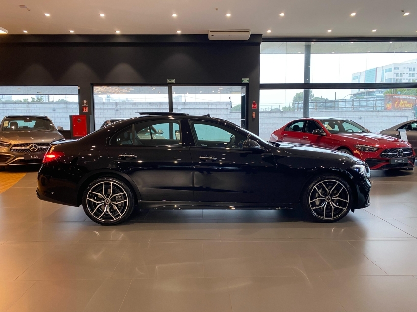 mercedes-benz c 300 2.0 eq boost hibrido amg line 9g-tronic 4p automatico 2025