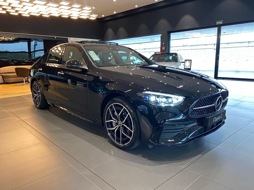 mercedes-benz c 300 2.0 eq boost hibrido amg line 9g-tronic 4p automatico 2025