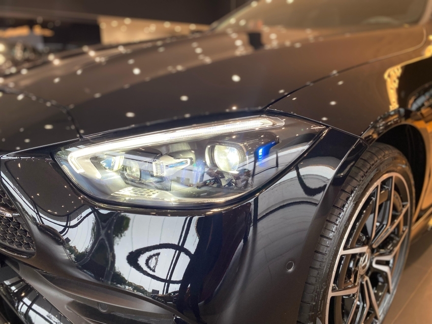 mercedes-benz c 300 2.0 eq boost hibrido amg line 9g-tronic 4p automatico 2025