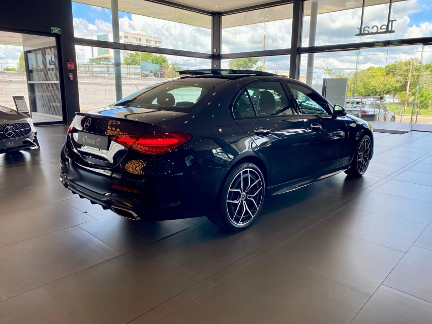 mercedes-benz c 300 2.0 eq boost hibrido amg line 9g-tronic 4p automatico 2025