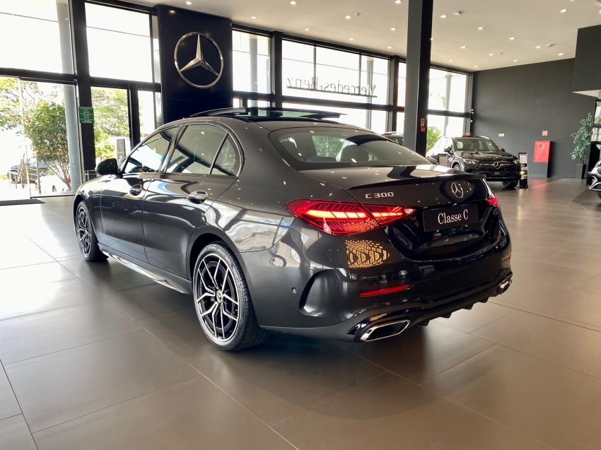 mercedes-benz c 300 2.0 eq boost hibrido amg line 9g-tronic 4p automatico 2025