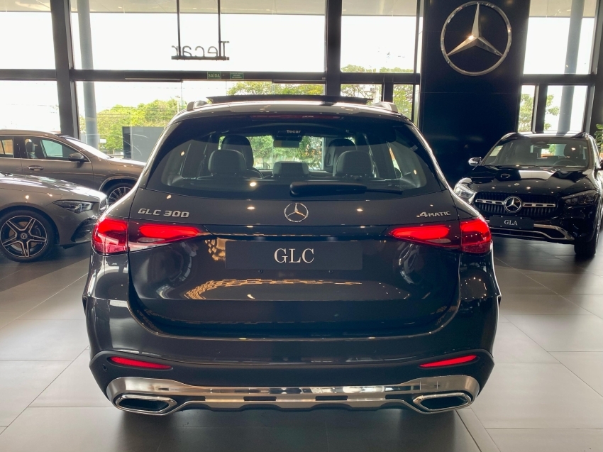 mercedes-benz glc 300 2.0 mhev amg line 4matic 9g-tronic.