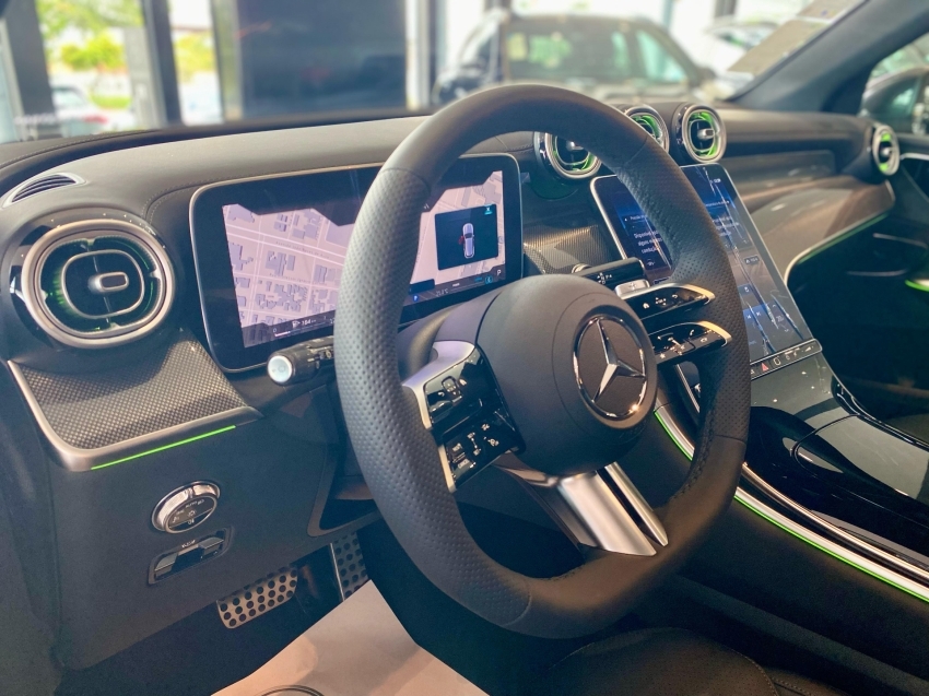 mercedes-benz glc 300 2.0 mhev amg line 4matic 9g-tronic.