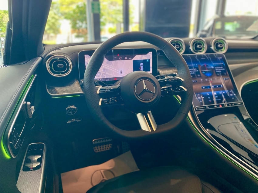 mercedes-benz glc 300 2.0 mhev amg line 4matic 9g-tronic.