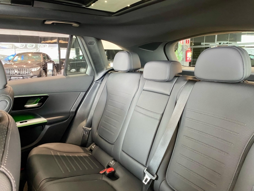 mercedes-benz glc 300 2.0 mhev amg line 4matic 9g-tronic.