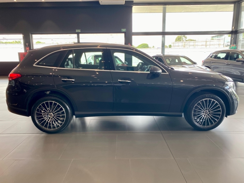 mercedes-benz glc 300 2.0 mhev amg line 4matic 9g-tronic.