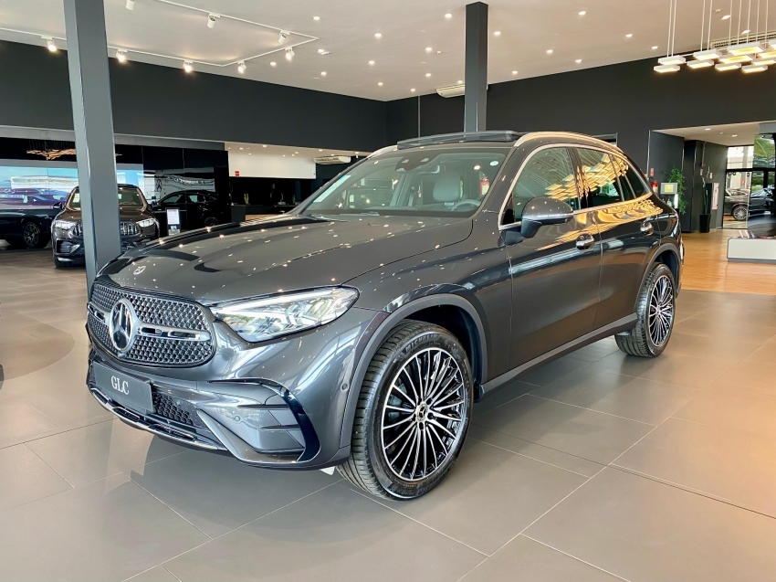 mercedes-benz glc 300 2.0 mhev amg line 4matic 9g-tronic.