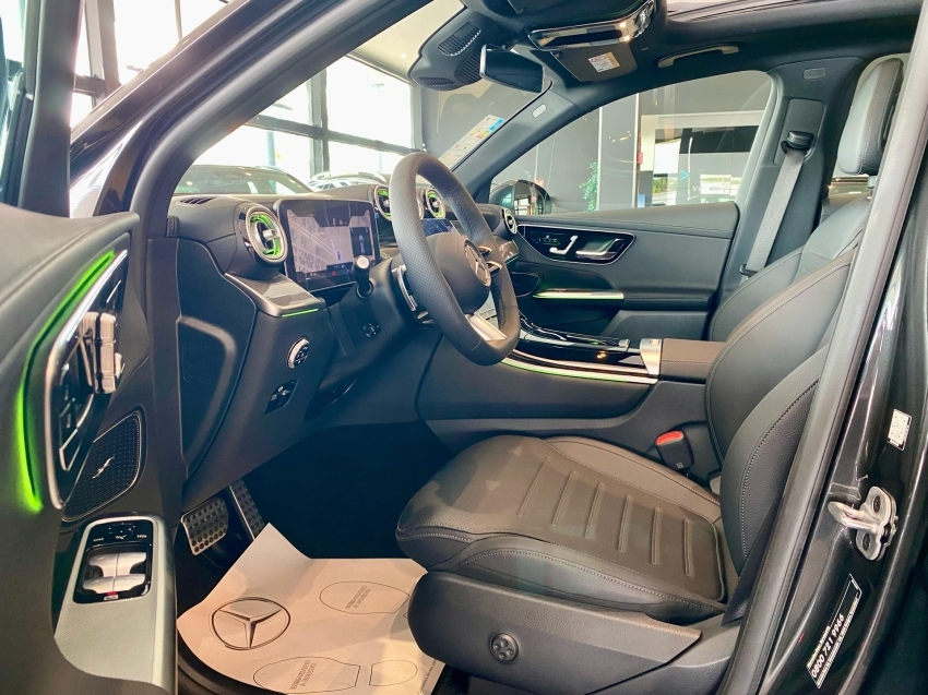 mercedes-benz glc 300 2.0 mhev amg line 4matic 9g-tronic.