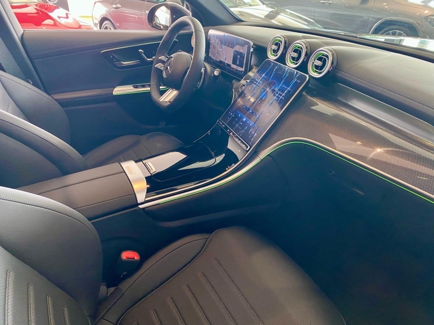 mercedes-benz glc 300 2.0 mhev amg line 4matic 9g-tronic.