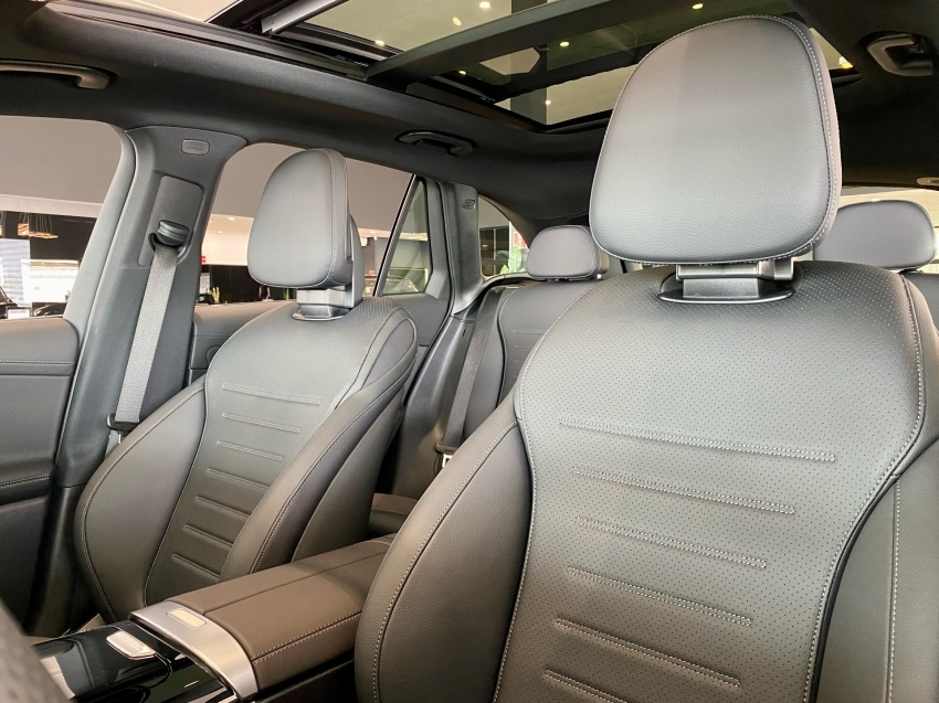 mercedes-benz glc 300 2.0 mhev amg line 4matic 9g-tronic.