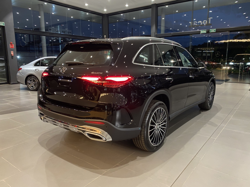 mercedes-benz glc 300 2.0 mhev amg line 4matic 9g-tronic hibrido 5p automatico 2025