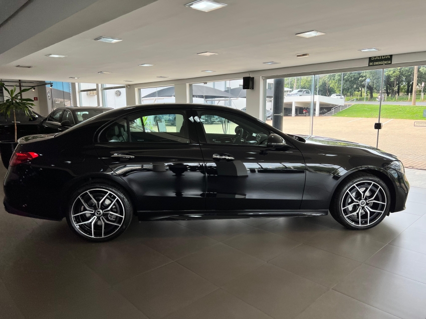 mercedes-benz c 300 2.0 eq boost hibrido amg line 9g-tronic 4p automatico 20262