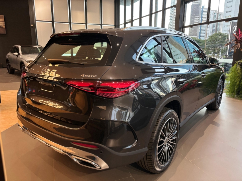 mercedes-benz glc 300 2.0 mhev amg line 4matic 9g-tronic 1.9 hibrido 4p automatico 2025