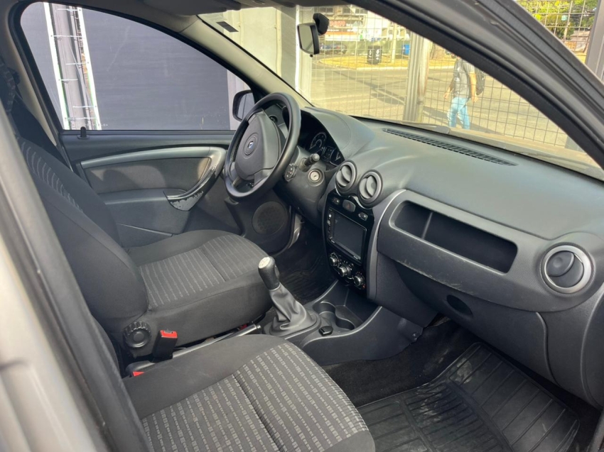renault sandero 1.0 expression 16v flex 4p manual 20135