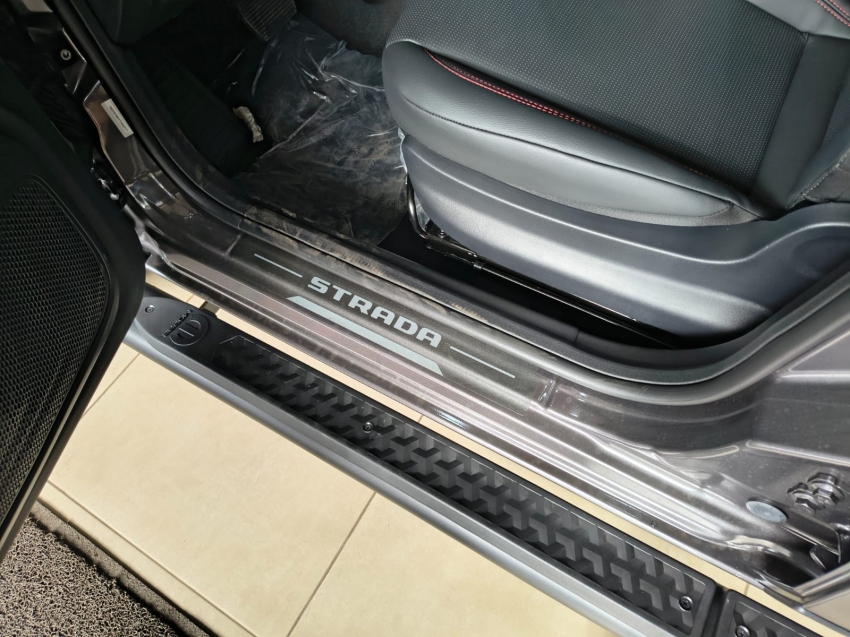 fiat strada 1.0 turbo 200 flex ultra cd cvt 4p automatico 2026