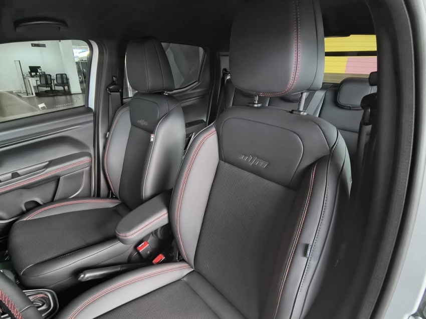 fiat strada 1.0 turbo 200 flex ultra cd cvt 4p automatico 2026 fiat strada 1.0 turbo 200 flex ultra cd cvt 4p automatico 2026