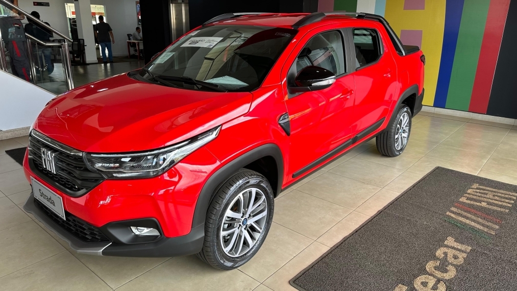 fiat strada 1.3 firefly flex volcano cd cvt. com usado na troca sendo toro ou.