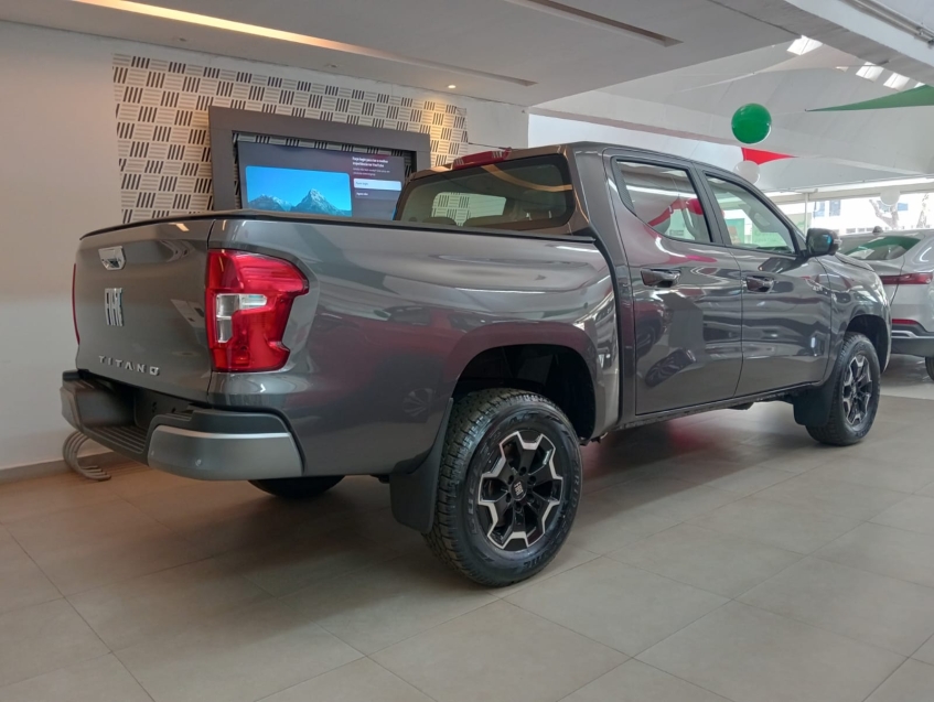 titano 2.2 turbo diesel volcano 4x4 com seminovo na troca.