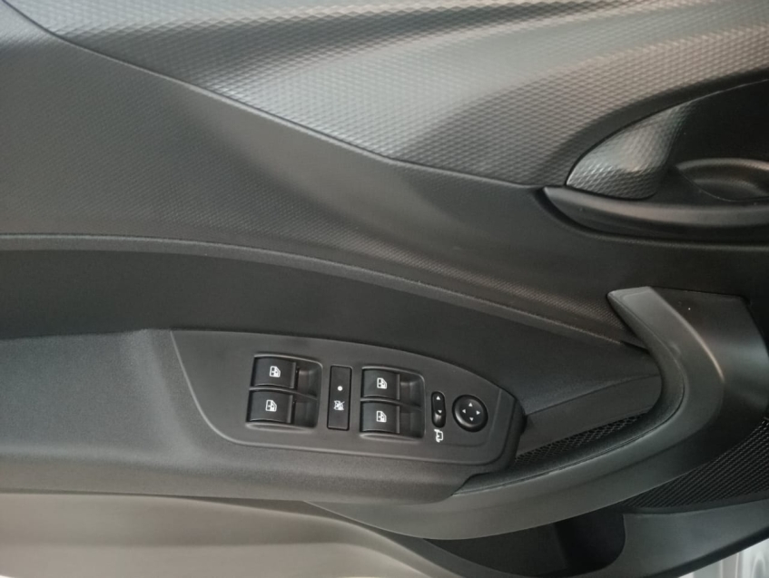 cronos drive manual 1.3 com pack, usado na troca.