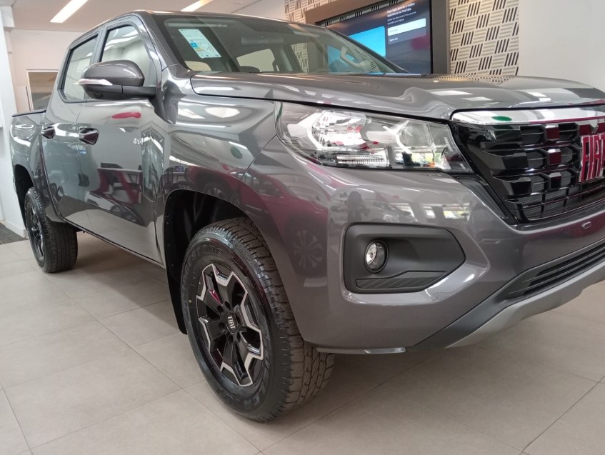 titano 2.2 turbo diesel volcano 4x4 com seminovo na troca.
