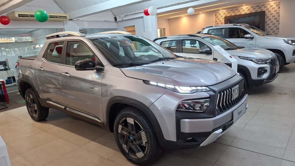 fiat toro volcano turbo diesel , com seu usado na troca sendo strada ou19