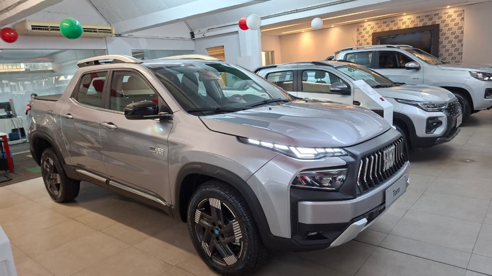 fiat toro volcano turbo diesel , com seu usado na troca sendo strada ou15