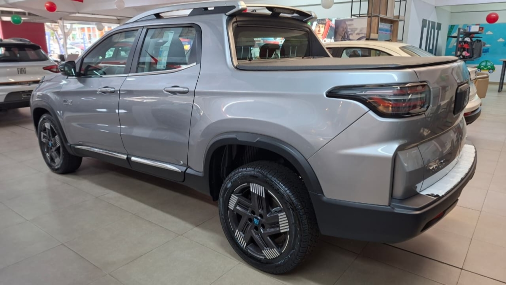 fiat toro volcano turbo diesel , com seu usado na troca sendo strada ou29