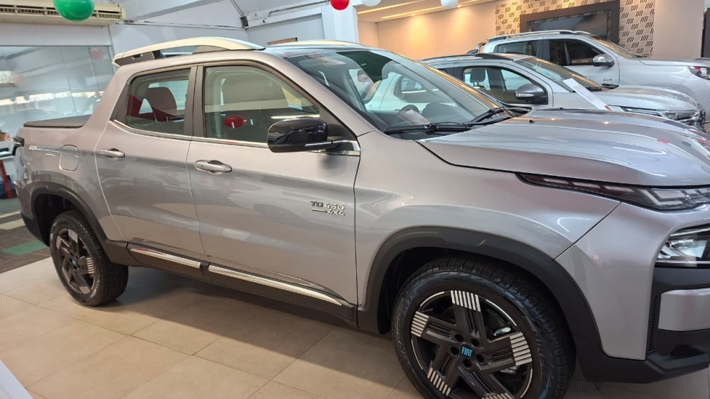 fiat toro volcano turbo diesel , com seu usado na troca sendo strada ou18