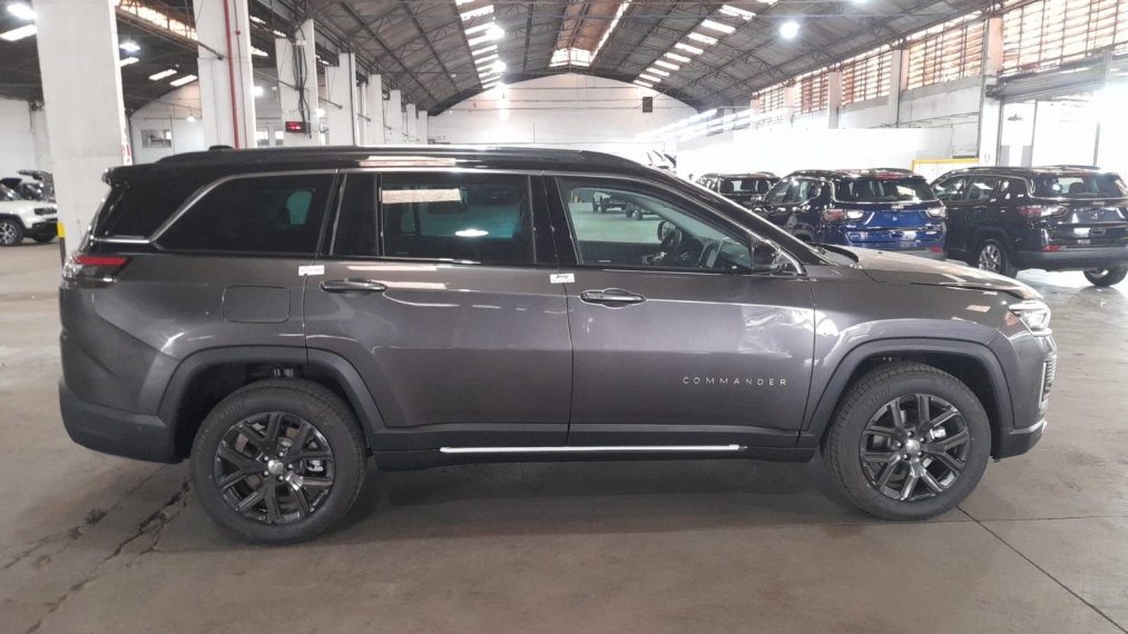 jeep commander 1.3 t270 turbo flex longitude at6 1.7 5p automatico 2026