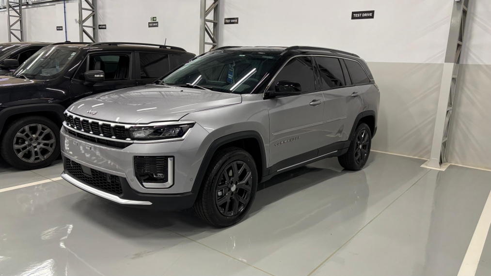 jeep commander 1.3 t270 turbo flex longitude at6 1.7 5p automatico 2026