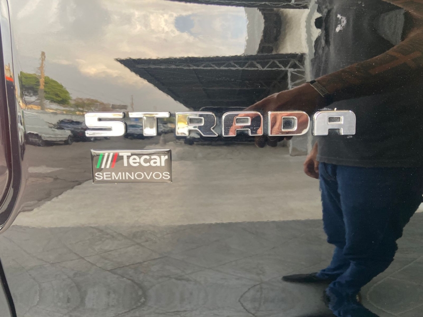 fiat strada 1.0 turbo 200 flex ranch cd cvt 4p automatico 2025