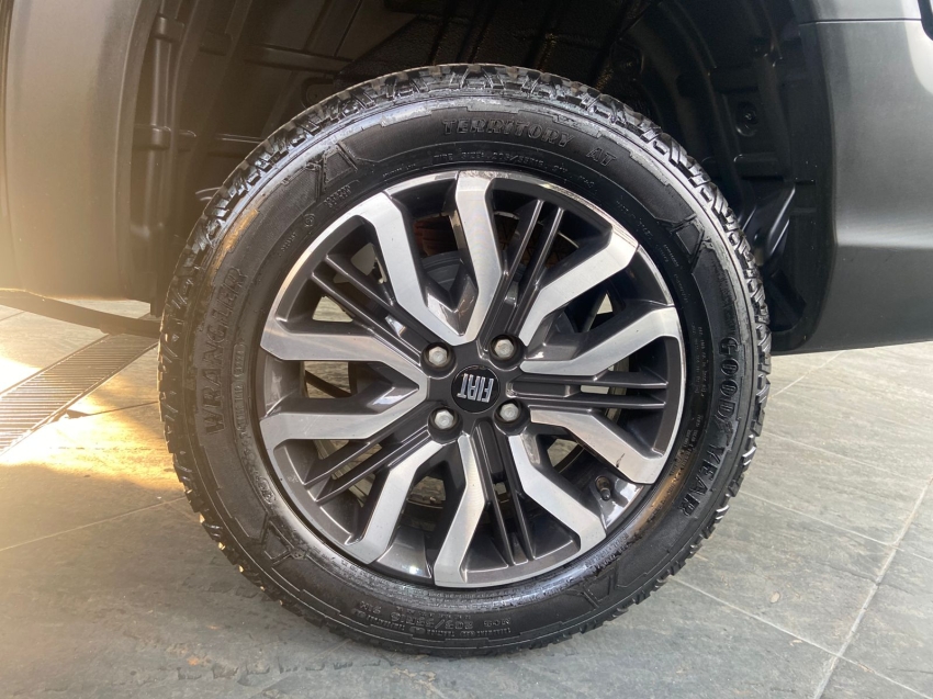 fiat strada 1.0 turbo 200 flex ranch cd cvt 4p automatico 2025
