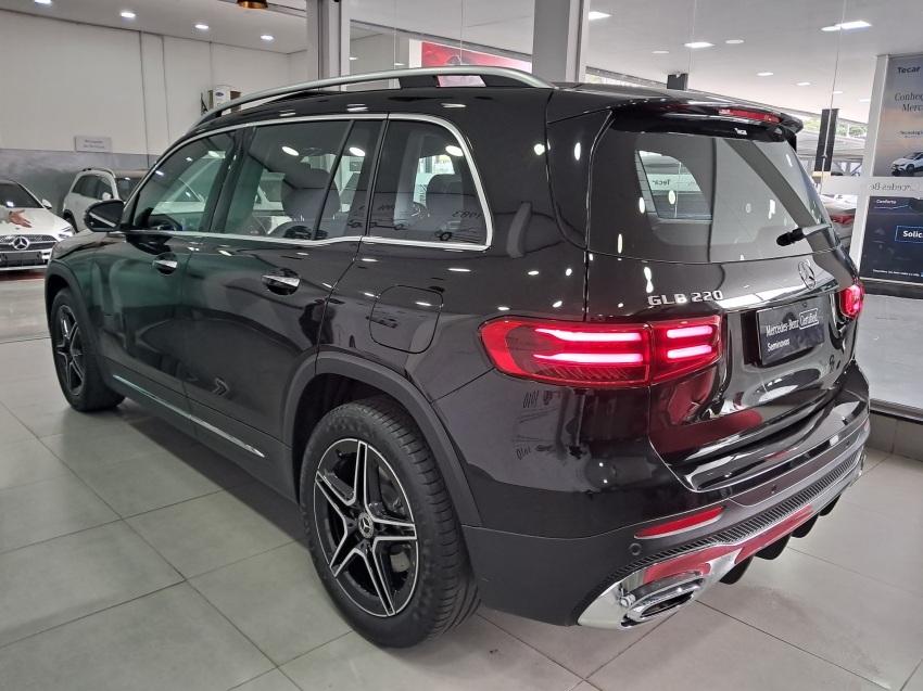 mercedes-benz glb 220 2.0 mhev amg line 4matic 8g-dct hibrido 4p automatico 2025